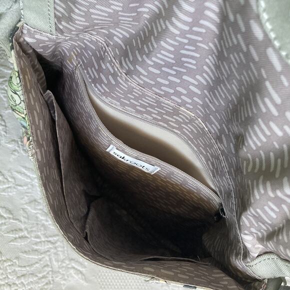 NWT sakroots Artist Circle Foldover Crossbody Bag Bumble Bee Charm In Bloom Gray - Picture 11 of 12